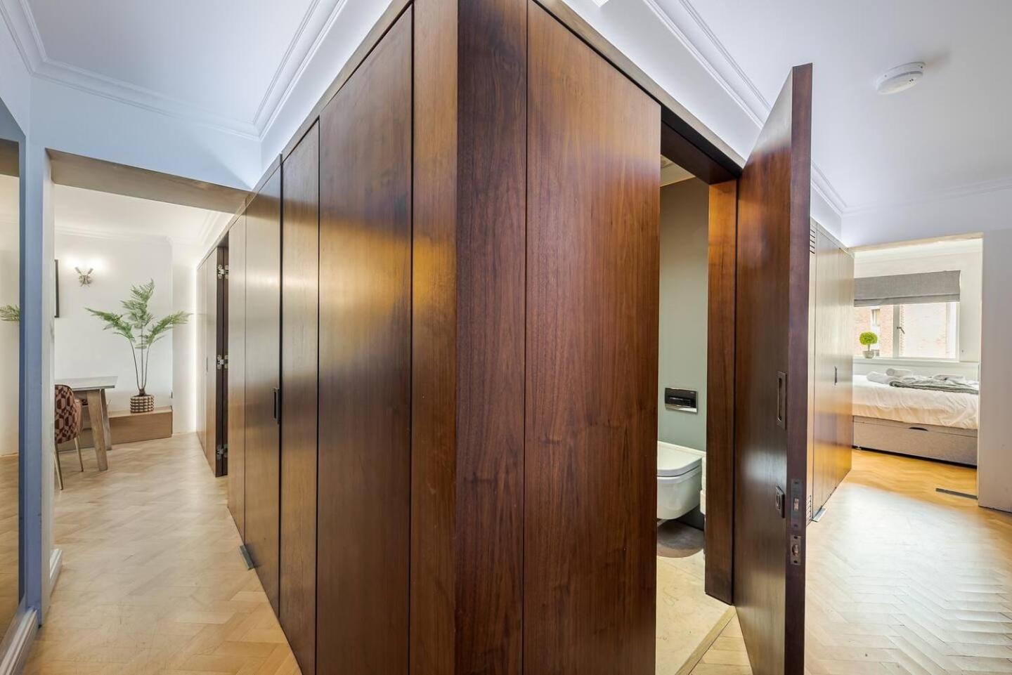 Modern Knightsbridge Apartment With Balcony Overlooking Harrods Prime Location Londres Exterior foto
