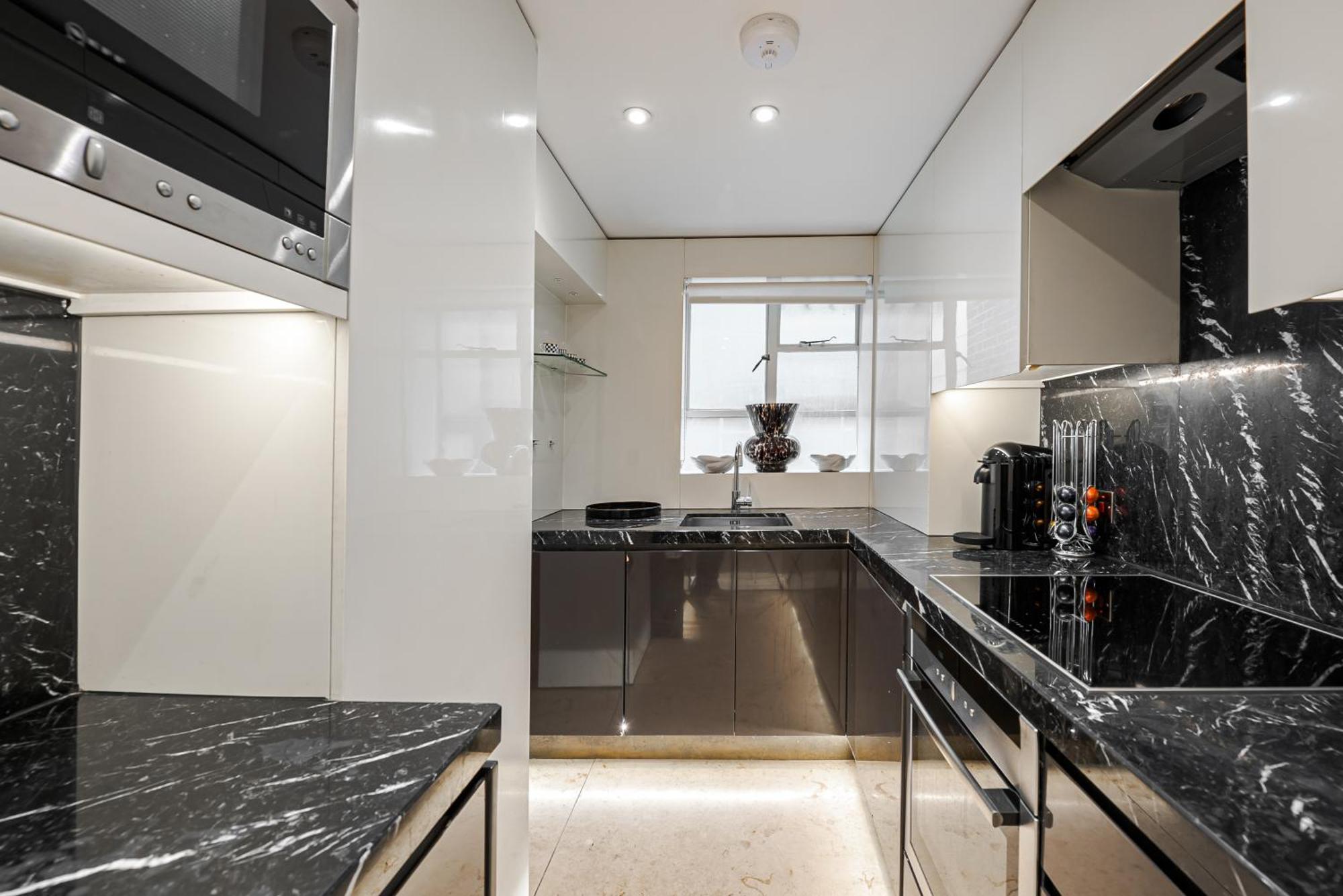 Modern Knightsbridge Apartment With Balcony Overlooking Harrods Prime Location Londres Exterior foto
