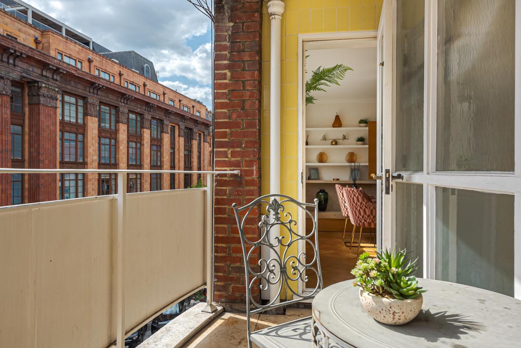 Modern Knightsbridge Apartment With Balcony Overlooking Harrods Prime Location Londres Exterior foto