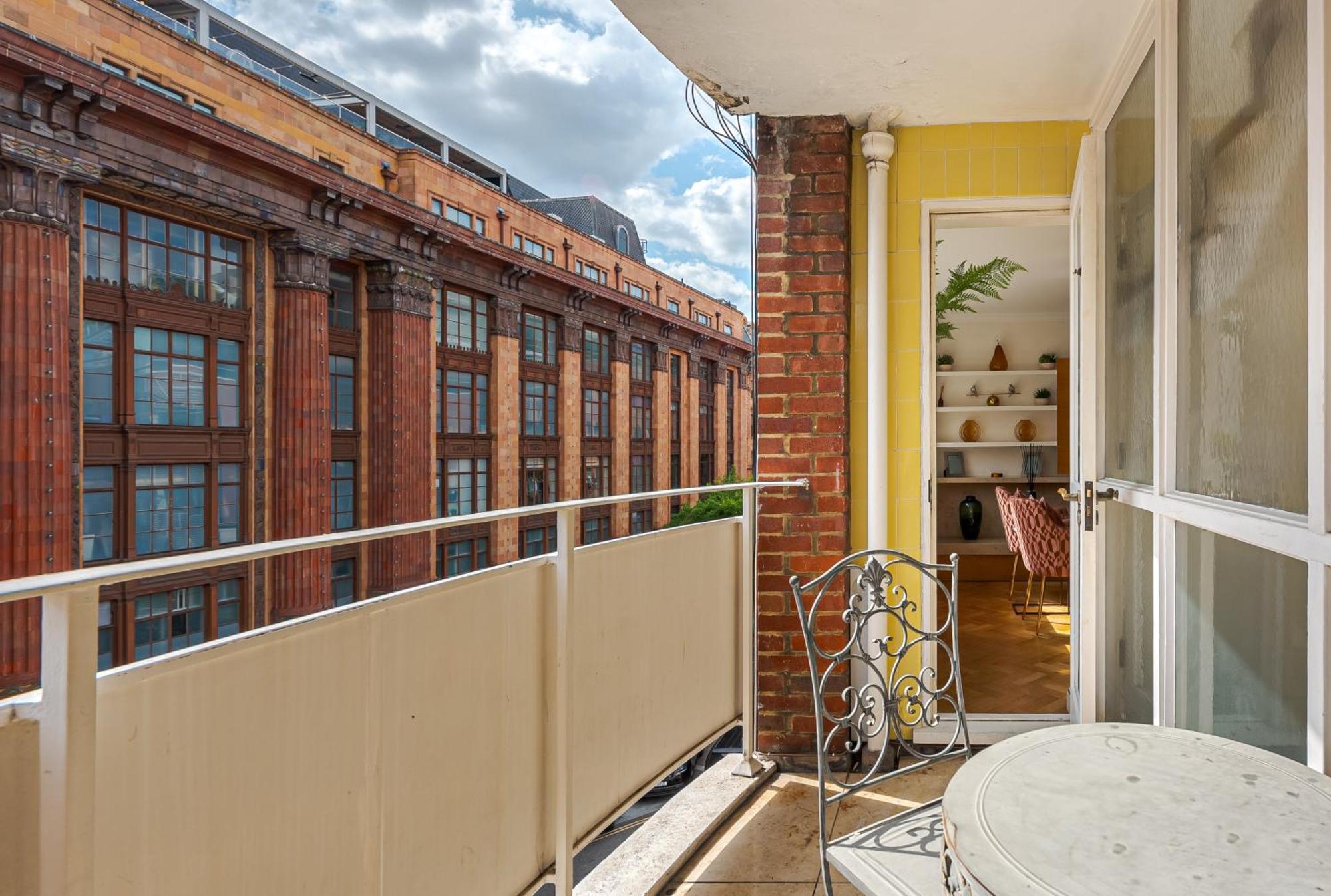 Modern Knightsbridge Apartment With Balcony Overlooking Harrods Prime Location Londres Exterior foto