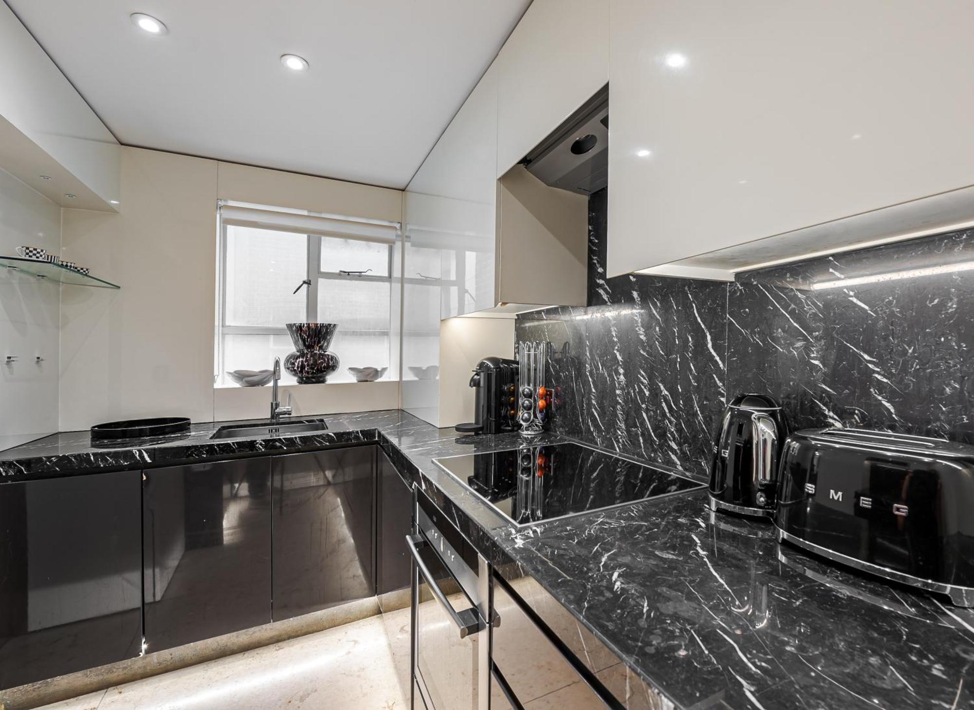 Modern Knightsbridge Apartment With Balcony Overlooking Harrods Prime Location Londres Exterior foto
